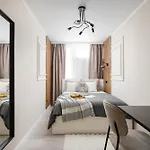 2-bedroom Breweries Living Close To Metro Bus Tram Apartament Warszawa
