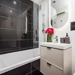 Apartament 2-bedroom Breweries Living Close To Metro Bus Tram *