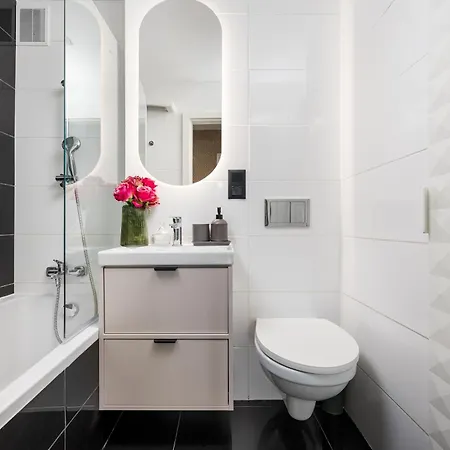 2-bedroom Breweries Living Close To Metro Bus Tram Warszawa