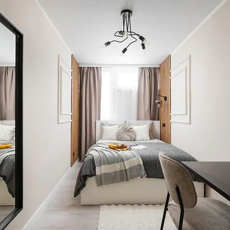 2-bedroom Breweries Living Close To Metro Bus Tram Apartament Warszawa