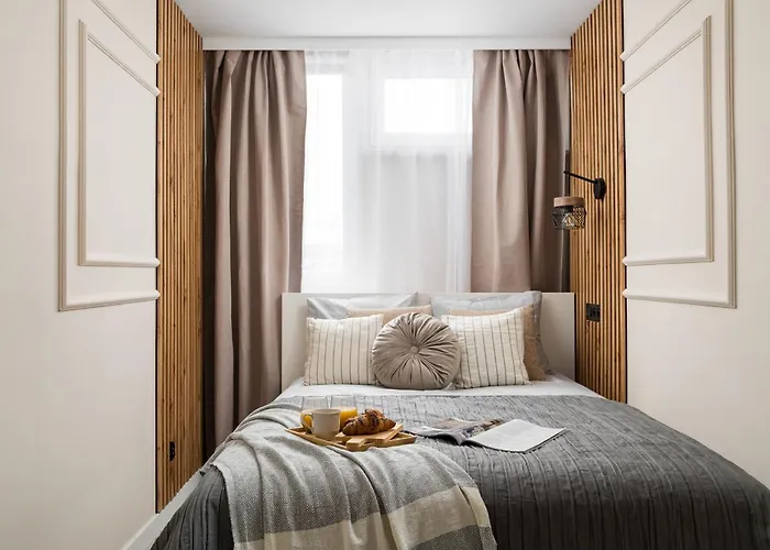 2-bedroom Breweries Living Close To Metro Bus Tram * وارسو