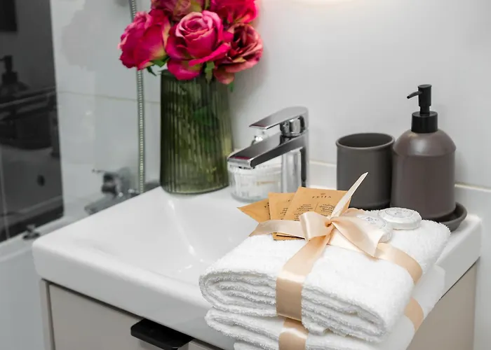 2-bedroom Breweries Living Close To Metro Bus Tram شقة